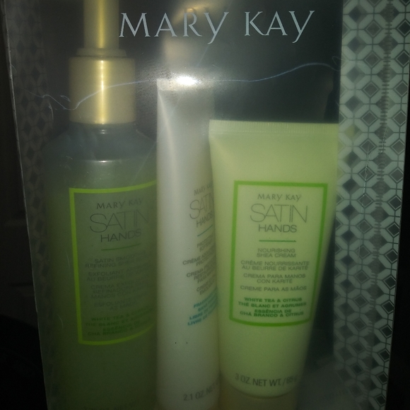 Satin Hands Mary Kay - Picture 2 of 2